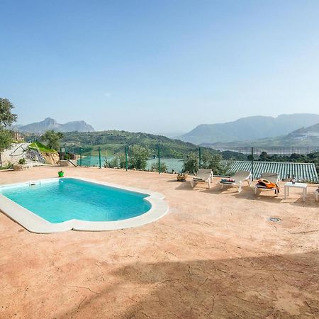 Gorgeous Home In Algodonales With Kitchen Exterior foto