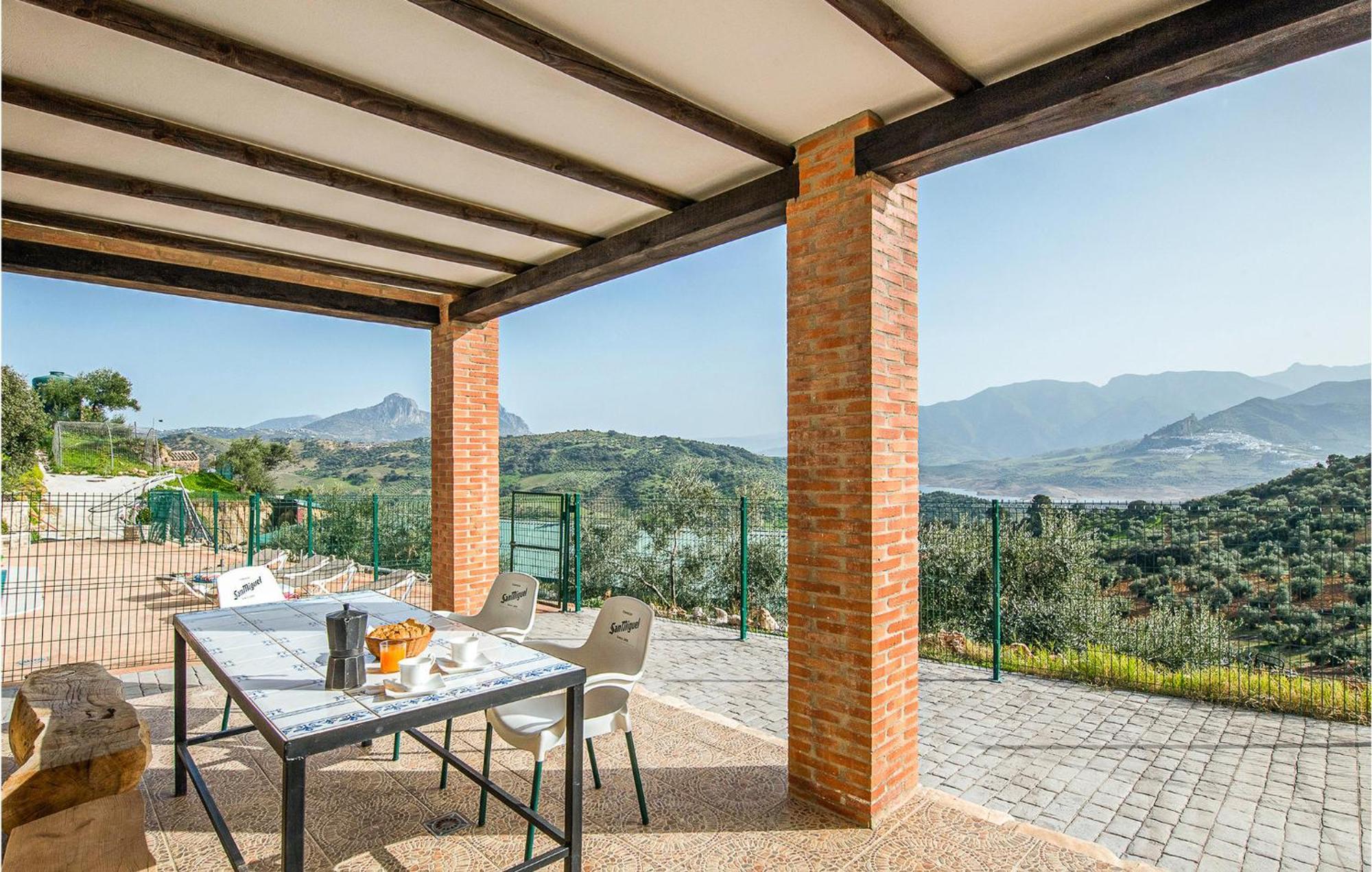 Gorgeous Home In Algodonales With Kitchen Exterior foto