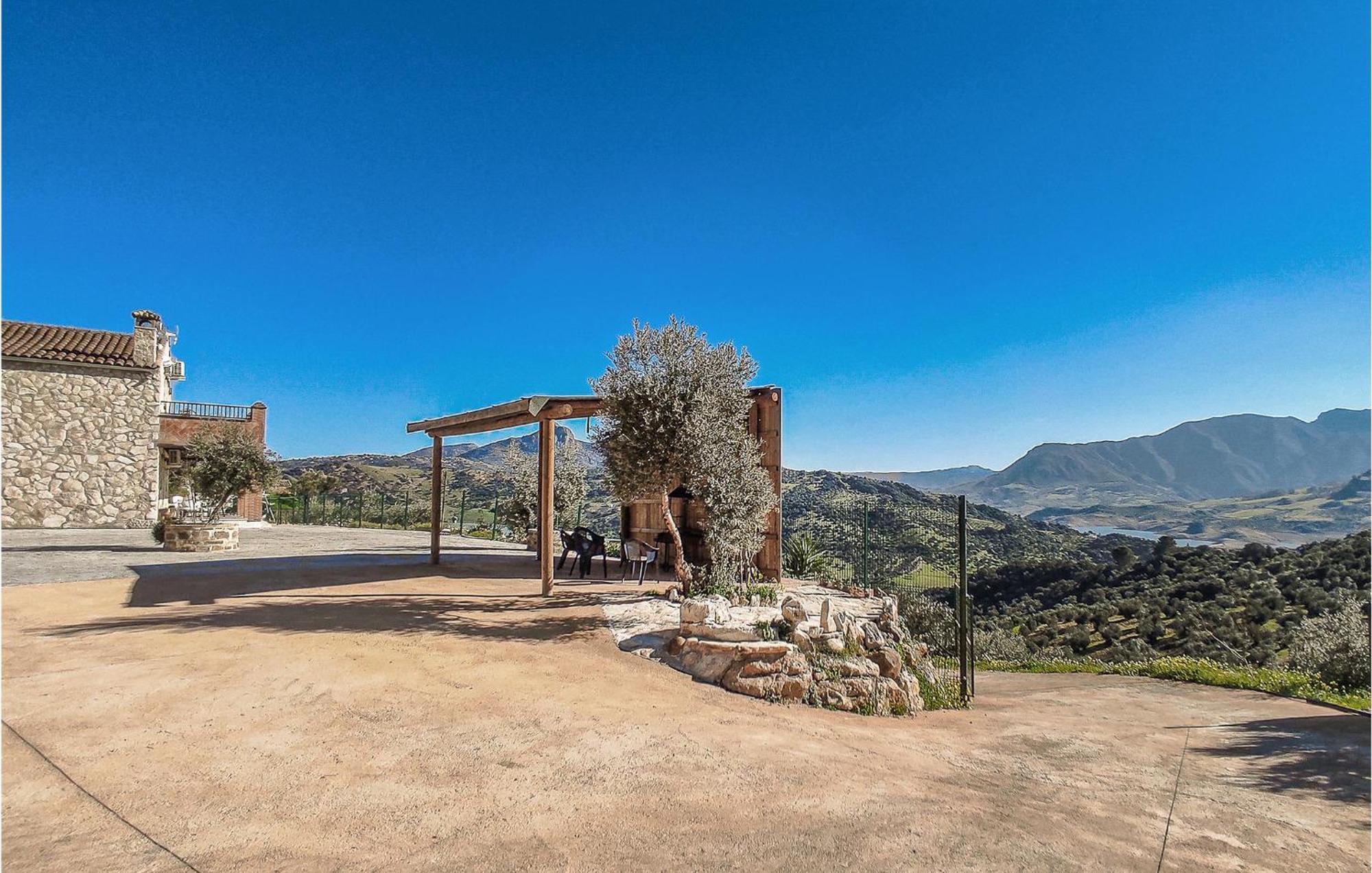 Gorgeous Home In Algodonales With Kitchen Exterior foto